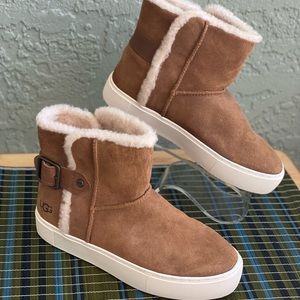 Ugg Aika Chestnut Boots Size 6